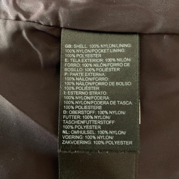 The North Face Women’s HyVent Waterproof Magenta Lightweight Hooded Jacket - Picture 6 of 7